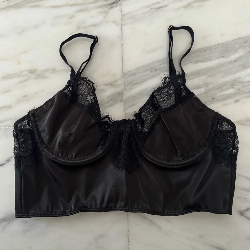 Fashion Nova Intimate‎ Setting Cropped Top in Black